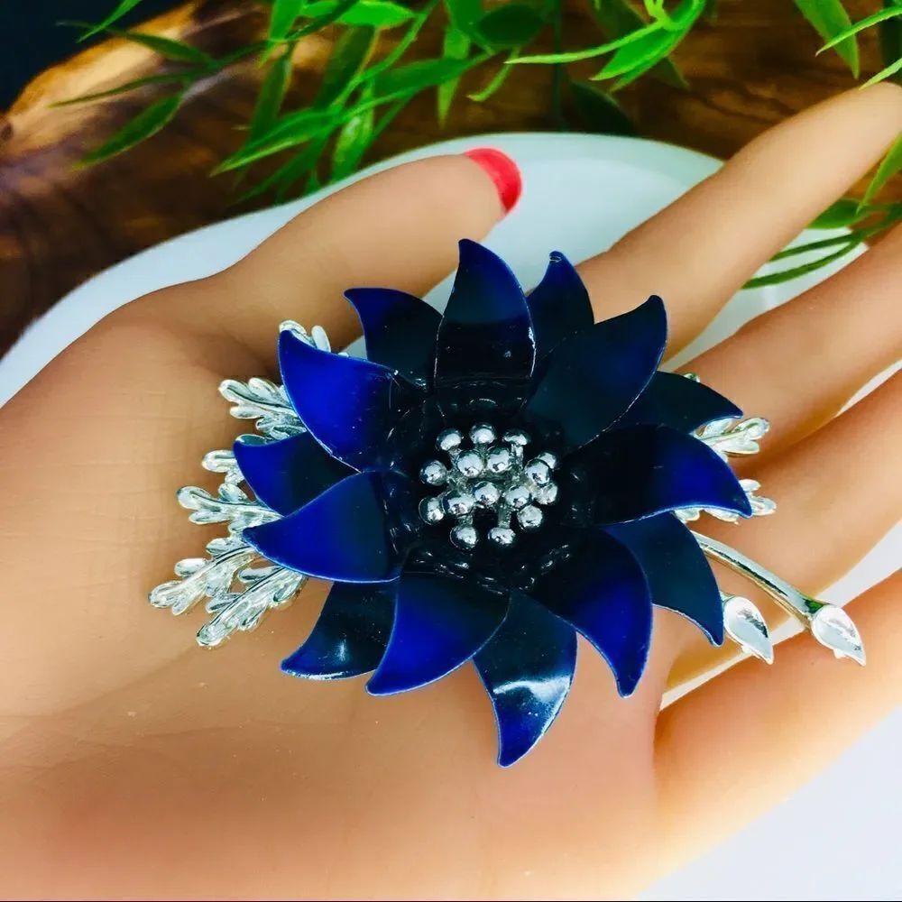 Vintage CORO Stunning Flower Enamel Flower Brooch Silver Blue 4315